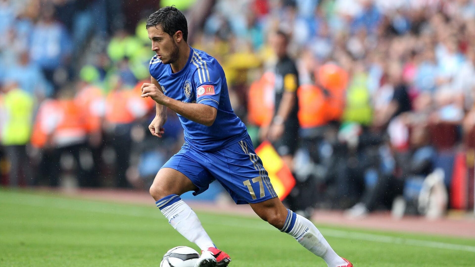 九游9游-足球赛场上的风云变幻，谁能称霸巅峰？，足球赛场面